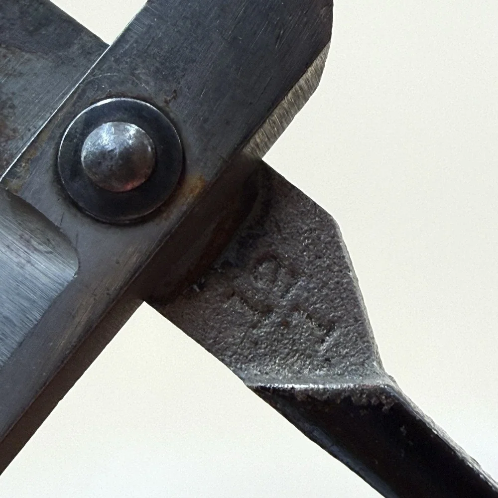 Vintage Cast Iron Scissors 8